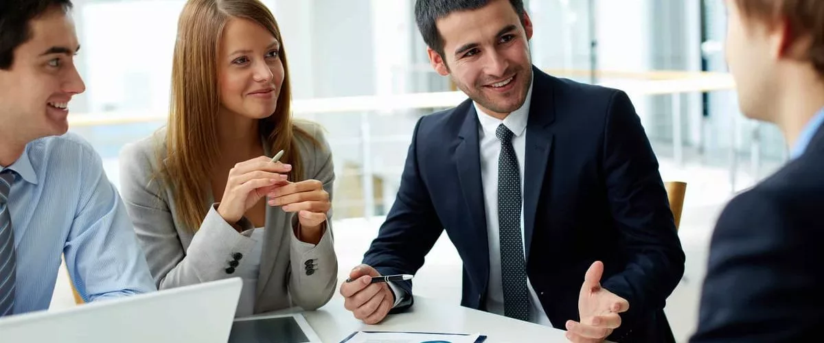 Услуги: организационное консультирование, обучение топ-менеджеров.