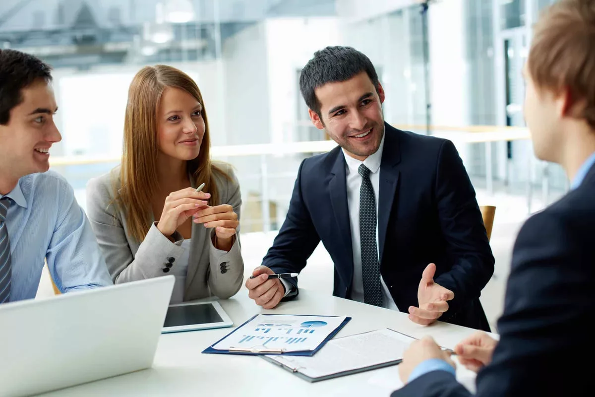 Услуги: организационное консультирование, обучение топ-менеджеров.